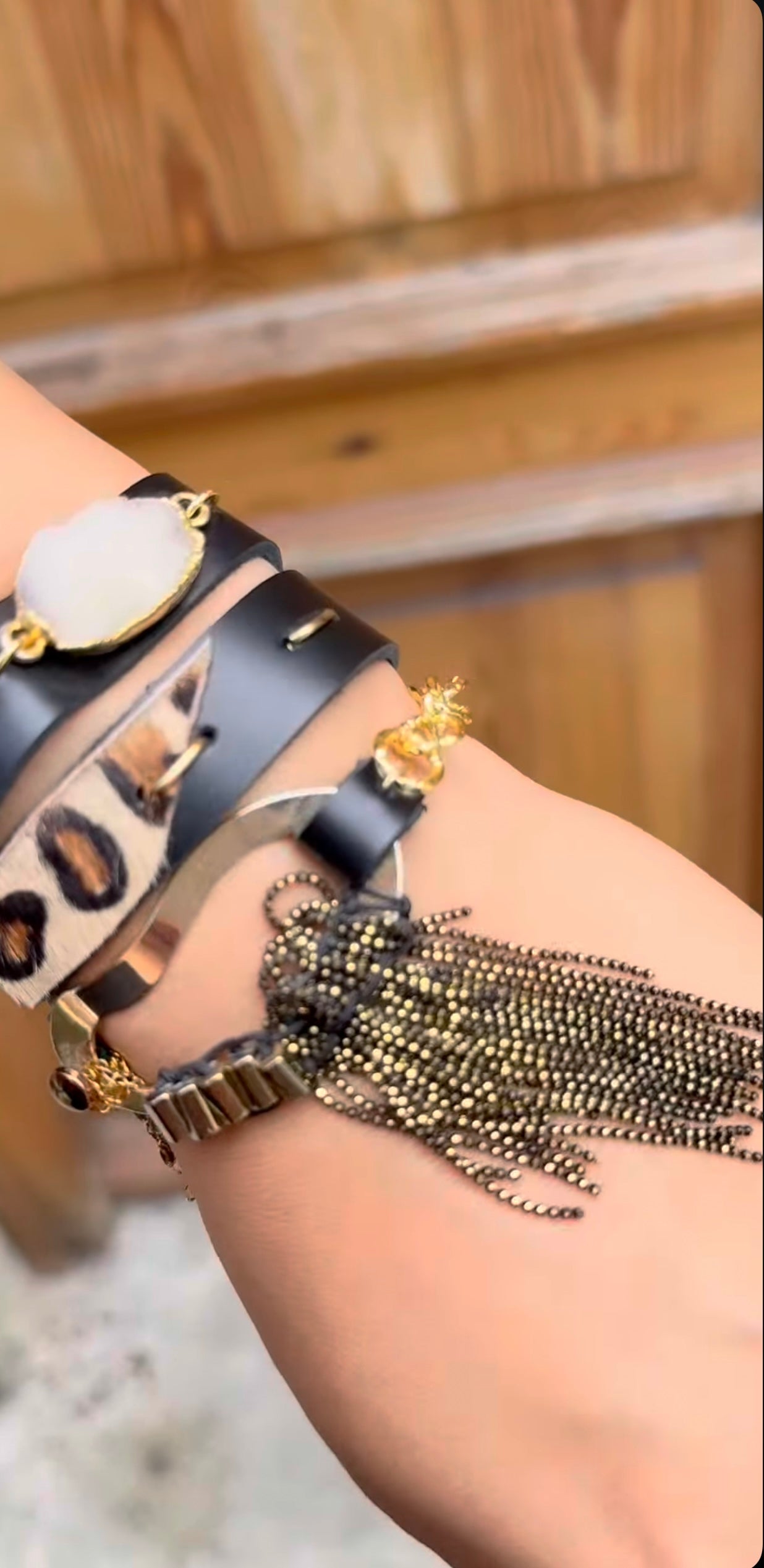 Genuine Leather Bracelet with Quartz & Hematite Stones – Handmade Horsehair Detail